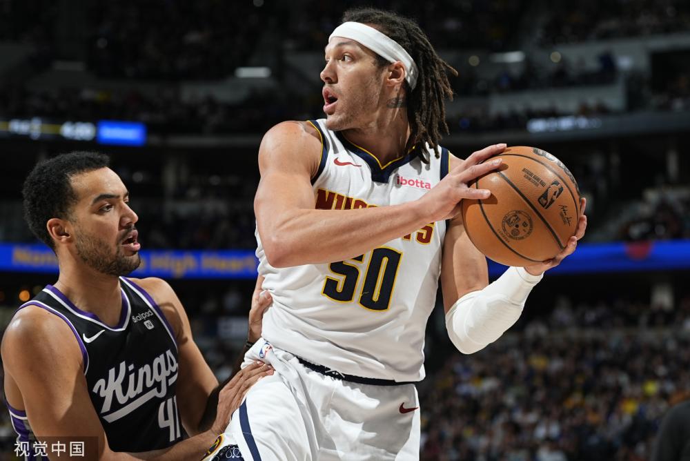 迫使其多次 迫使其多次